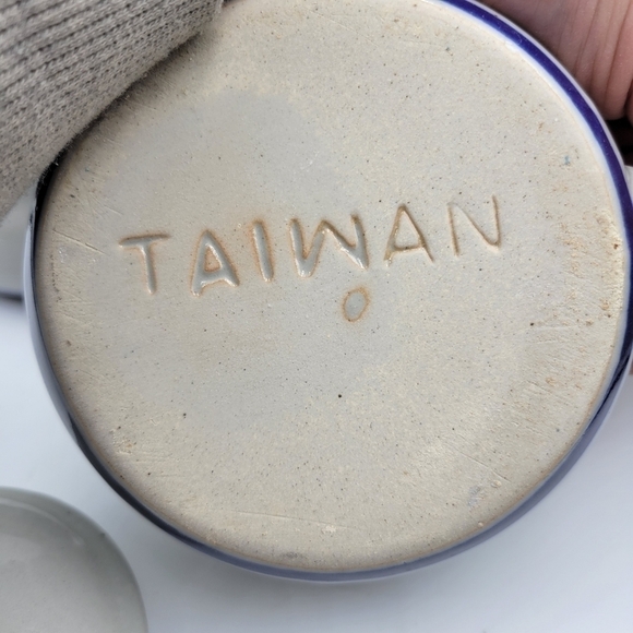 Vintage Blue Trim Handled Stoneware Soup Crocs Made in Taiwan - set of 2 - Picture 3 of 5